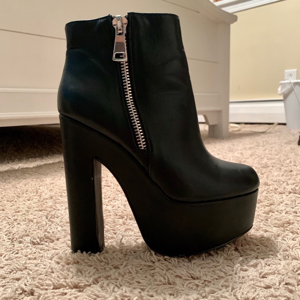 🖤⛓Faux Black SideZip Platform Bootie ⛓🖤
